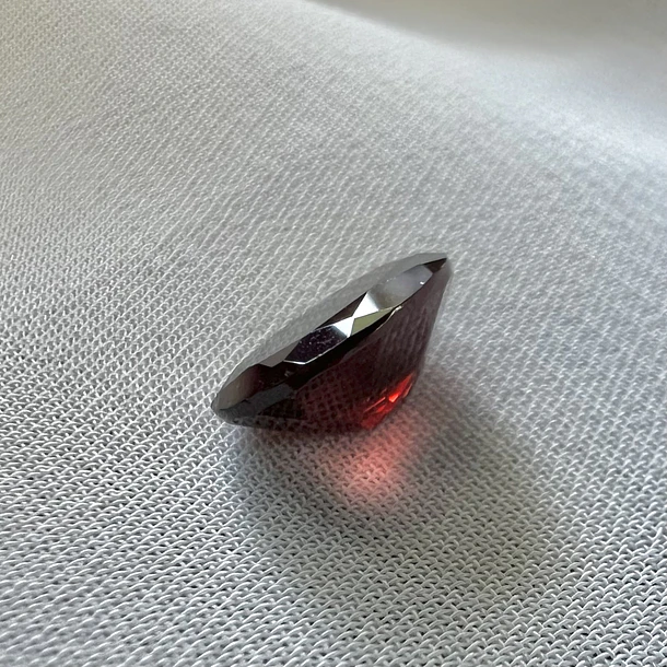 Granate rojo-3.15ct-10.1x8.1x4.4mm 3