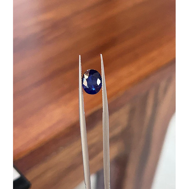 Zafiro corte oval de 8.6x6.7mm