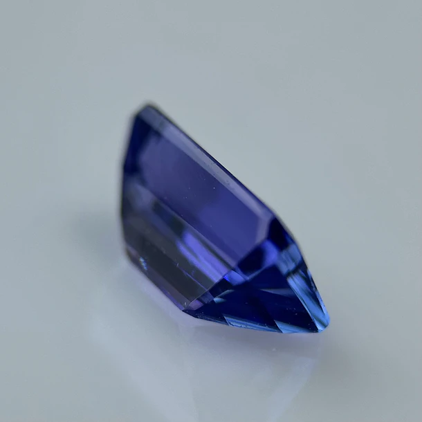 Tanzanita AIG-1.80ct-8.93x5.70x3.98mm 2