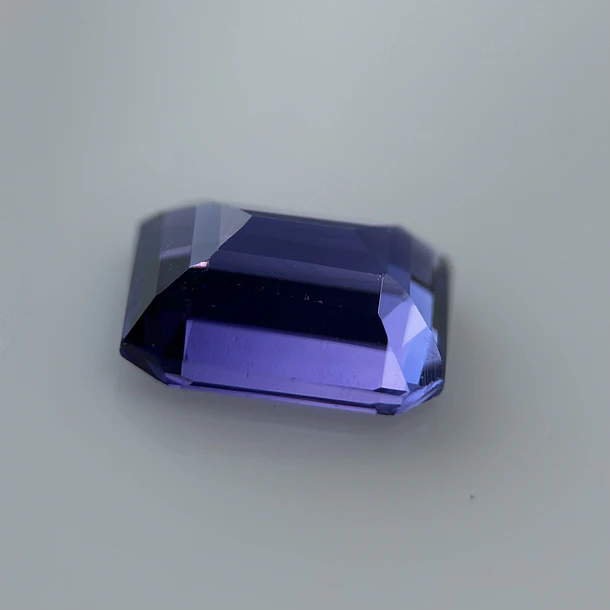 Tanzanita AIG-1.53ct-7.70x5.97x3.32mm 3