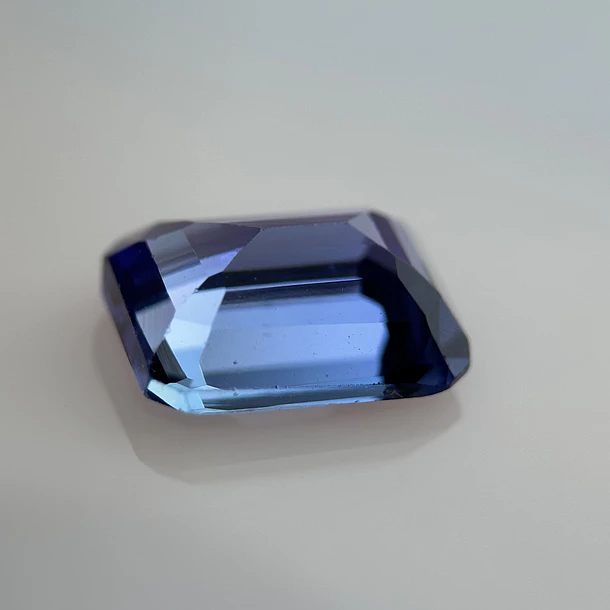 Tanzanita AIG-2.72ct-9.23x6.95x4.1mm 4