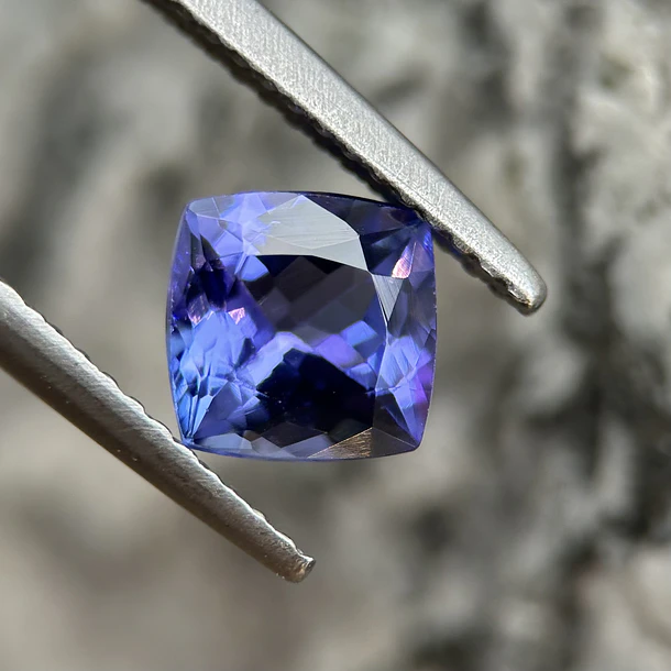 Tanzanita AIG-1.27ct-6.33x6.32x3.95mm 1