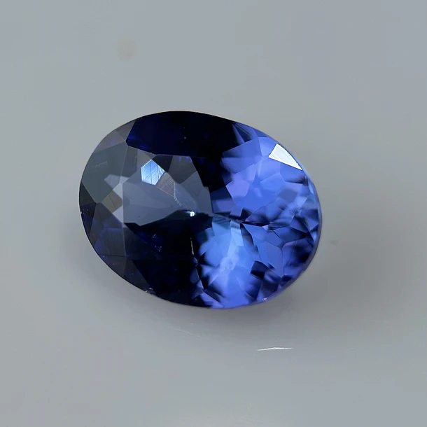 Tanzanita AIG-1.49ct-8.45x6.48x3.83mm 1