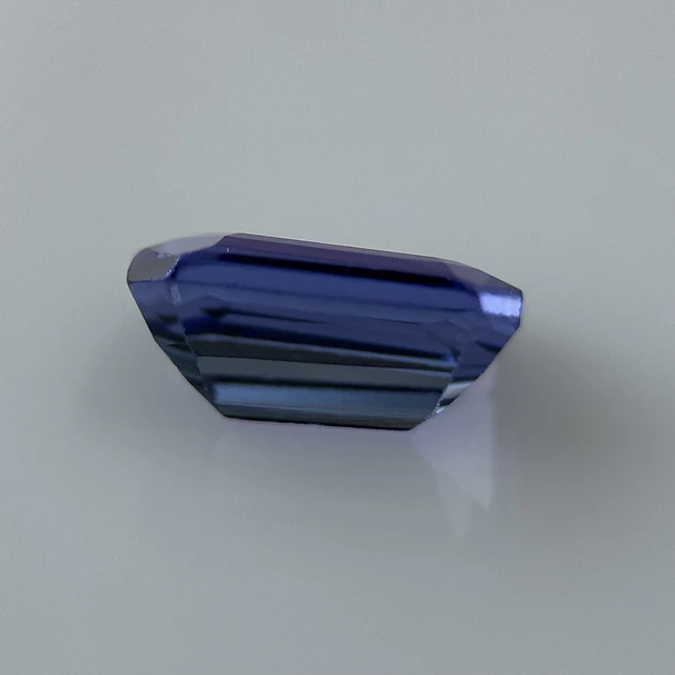 Tanzanita AIG-1.31ct-7.62x5.31x3.53mm 3