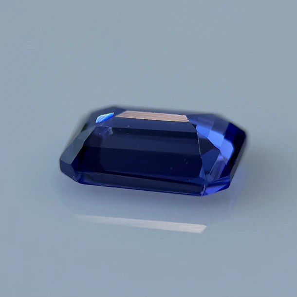 Tanzanita AIG-1.35ct-7.86x5.68x2.90mm 4