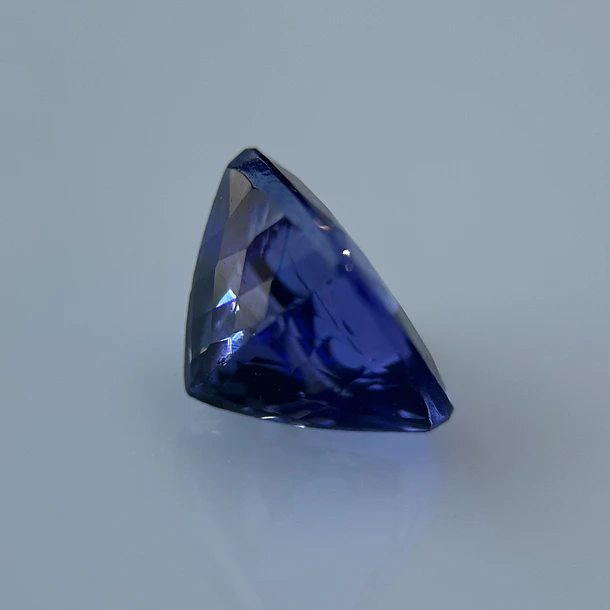 Tanzanita AIG-1.89ct-7.02x6.80x5.35mm 3