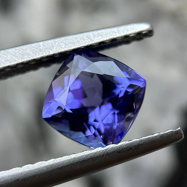 Tanzanita AIG-1.17ct-6.06x6.03x4.05mm 1