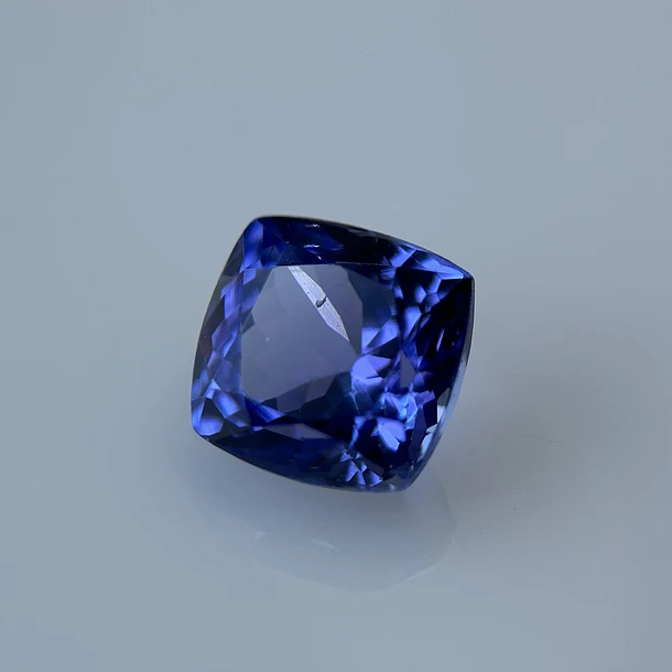 Tanzanita AIG-1.37ct-6.14x6.03x4.45mm 1