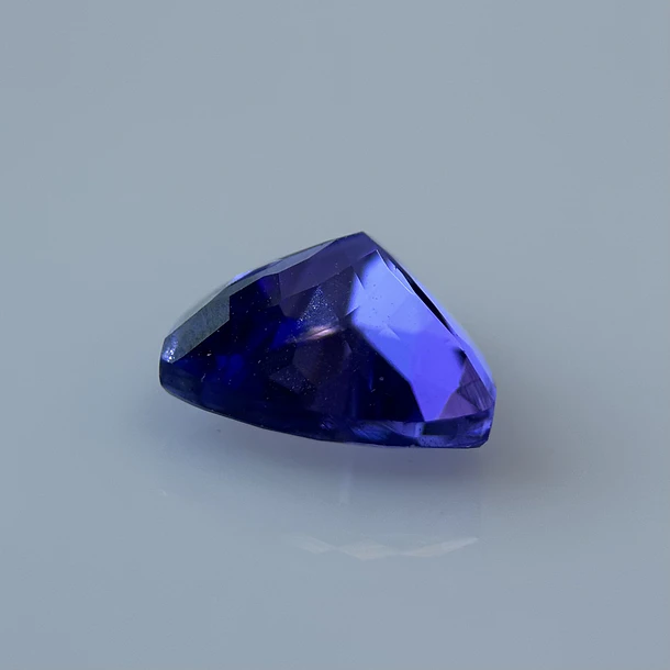 Tanzanita AIG-1.74ct-7.73x7.68x4.55mm 2