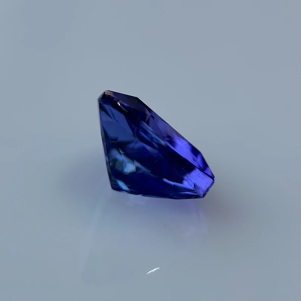 Tanzanita AIG-1.74ct-7.73x7.68x4.55mm 3