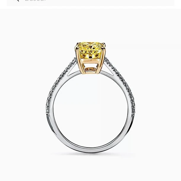 Anillo solitario en oro amarillo 18k en talla 8.5 con diamante amarillo cojin