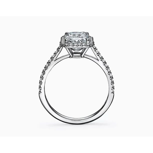 Anillo estilo lady di en oro amarillo 14k con esmeralda octagono y diamante de laboratorio de 2.5mm en talla 8.5