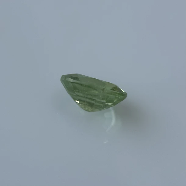 Granate tsavorita-0.40ct-4.9x3.8x2.8mm 2