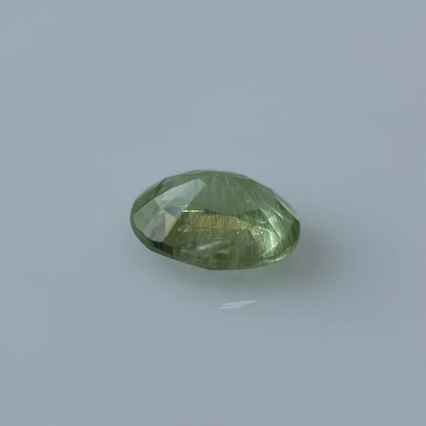 Granate tsavorita-0.45ct-5.6x4.2x2.8mm 3