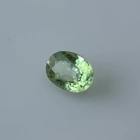 Granate tsavorita-0.45ct-5.6x4.2x2.8mm