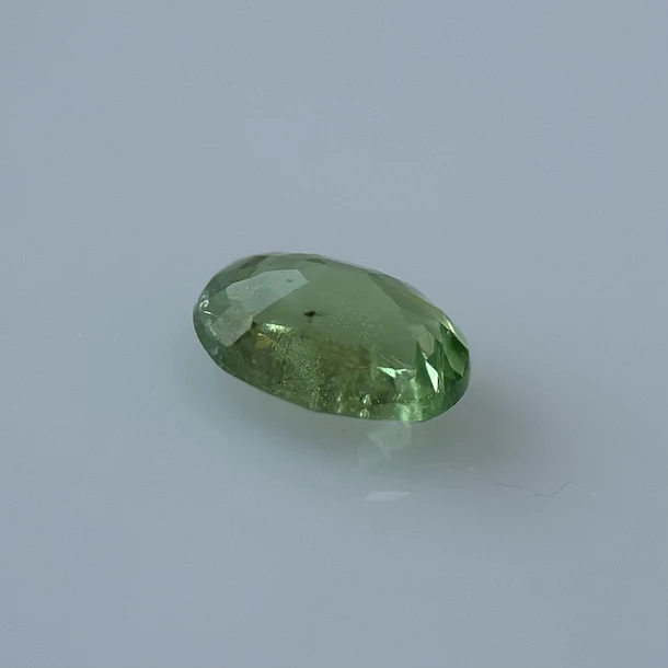Granate tsavorita-0.35ct-4.9x3.1x2.7mm 2