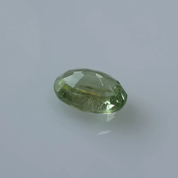Granate tsavorita-0.40ct-5x3.8x2.4mm 3