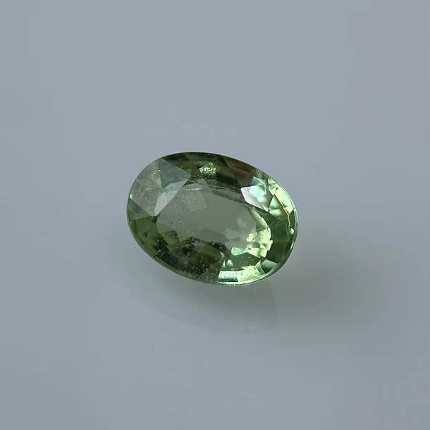 Granate tsavorita-0.40ct-5.2x4.1x2.5mm 1