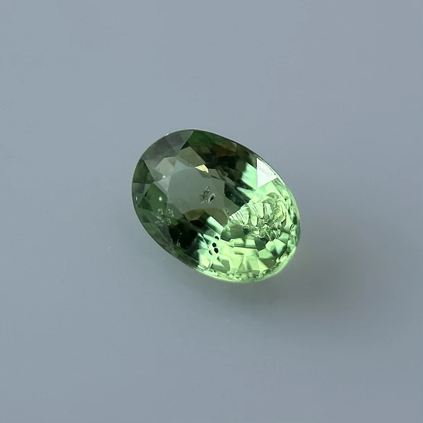 Granate tsavorita-0.35ct-5.1x4.3x2.4mm 1