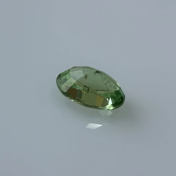 Granate tsavorita-0.35ct-5.1x4.3x2.4mm 2
