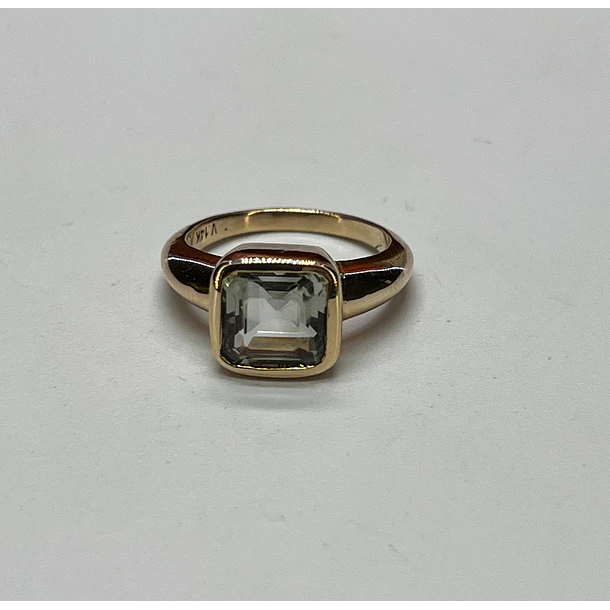  Anillo a bisel con Amatista Asscher de 9.6x9.6mm de 14 kilates oro amarillo talla 9