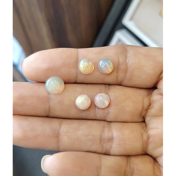 Lote de 3 piezas de ópalo en corte cabujón