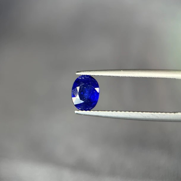 Zafiro azul-1.70ct-7.6x5.9x3.8mm 1