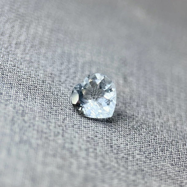 Aguamarina-1.555ct-8.1x8x5mm (AAA-corazón)