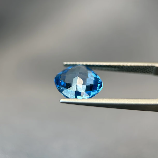 Topacio suizo-4.40ct-9.8x9.8x5.7mm 3