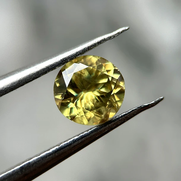 Esfeno-0.725ct-5.1x3.5mm 1