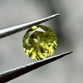 Esfeno-0.55ct-5.1x2.7mm