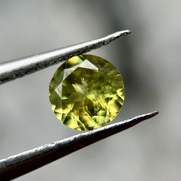 Esfeno-0.55ct-5.1x2.7mm 1