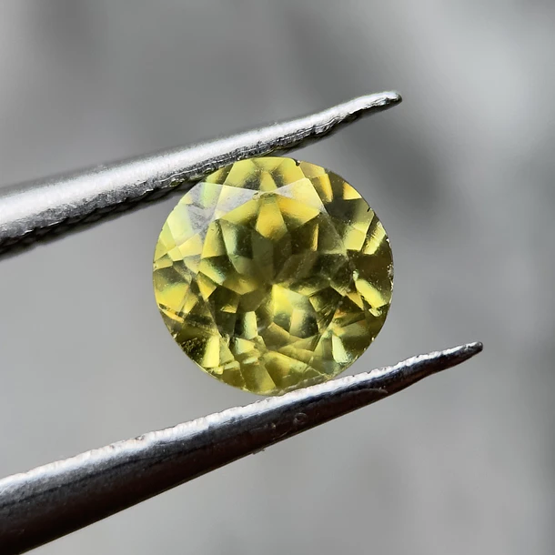 Esfeno-0.625ct-4.9x3mm 1