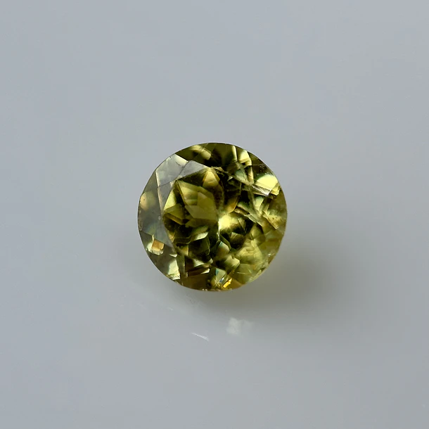 Esfeno-0.76ct-5.1x3.5mm 1