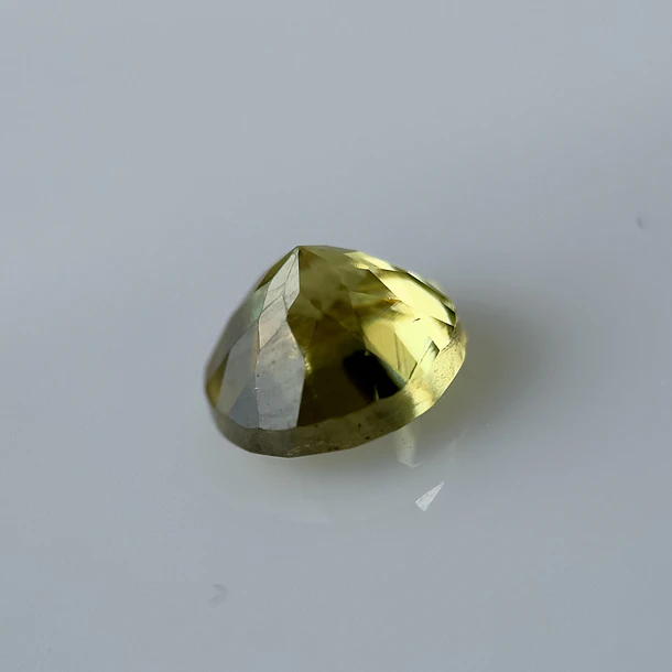 Esfeno-0.76ct-5.1x3.5mm 2