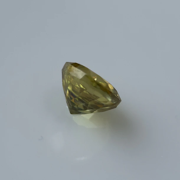 Esfeno-0.76ct-5.1x3.5mm 3