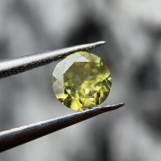 Esfeno-0.585ct-5.2x2.7mm 1