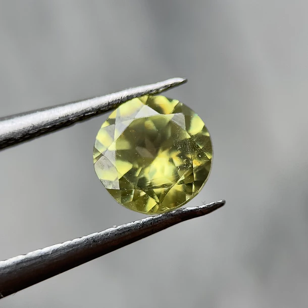 Esfeno-0.515ct-4.9x2.8mm 1