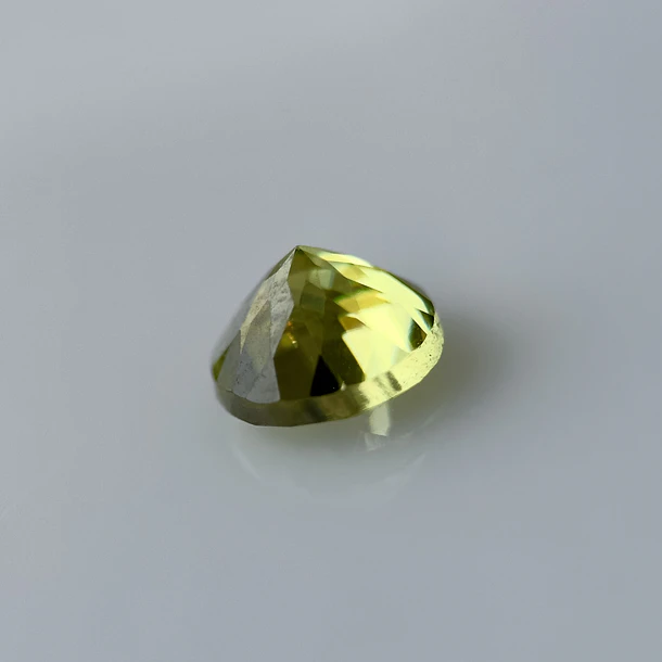 Esfeno-0.705ct-5.1x3.4mm 2