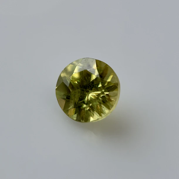 Esfeno-0.53ct-4.6x3.3mm 1