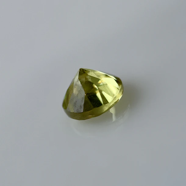 Esfeno-0.53ct-4.6x3.3mm 2