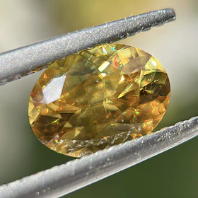 Esfeno certificado por AIG-1.29ct-8.07x6.07x3.87mm