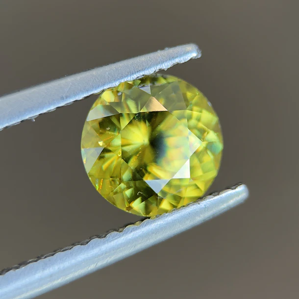 Esfeno certificado por AIG-1.11ct-6.56x6.55x4.12mm 2