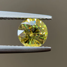 Esfeno certificado por AIG-1.06ct-6.57x6.54x4.02mm