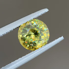 Esfeno certificado por AIG-1.26ct-6.62x6.58x4.52mm