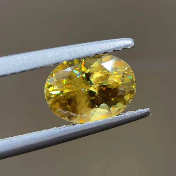 Esfeno certificado por AIG-1.54ct-7.97x6.00x4.75mm 1