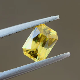 Esfeno certificado por AIG-1.09ct-6.96x5.02x3.68mm