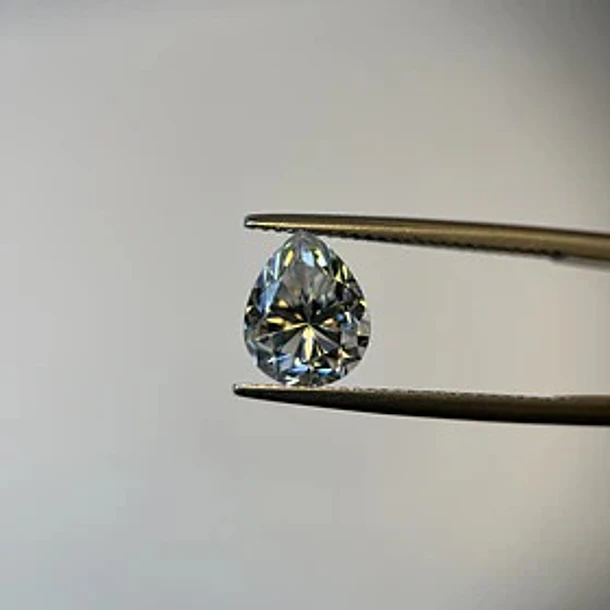 pedido especial  Par de diamantes de laboratorio en corte pera radiante calidad VS1 color E miden 9.23x5.46x3.39 pesan 1.00ct C/U