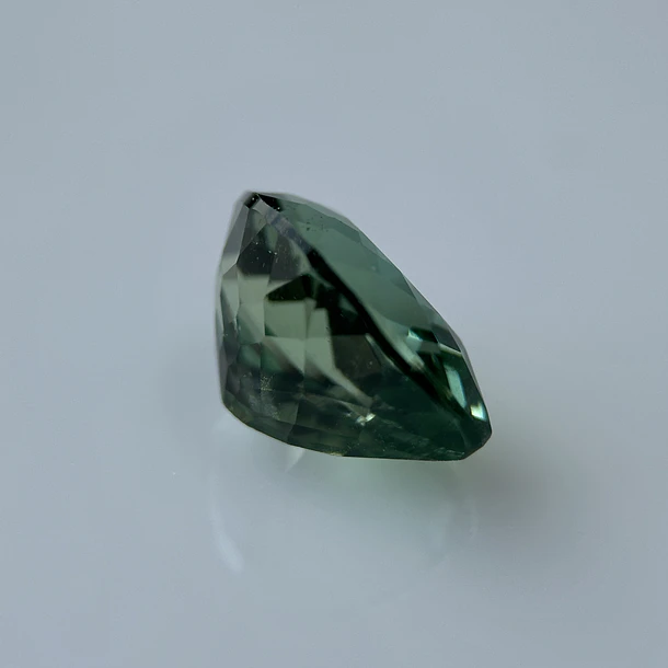 Apatita verde-2.78ct-9.5x7.6x5.9mm 4