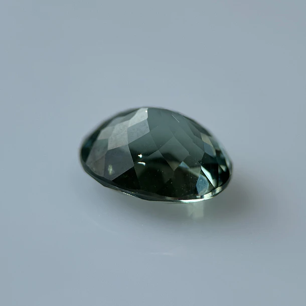Apatita verde-3.73ct-10.3x8.3x5.8mm 2